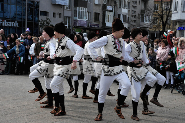 Бургас - Трети март - голямо празнично хоро