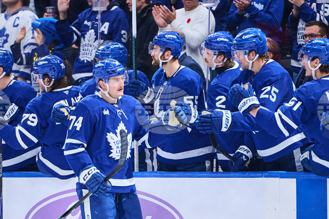 Торонто Мейпъл Лийфс заличи дефицит от три гола и победи Питсбърг Пенгуинс в НХЛ