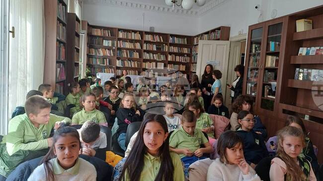 Над 1800 души са разгледали за седмица документална изложба в сливенската библиотека „Сава Доброплодни“