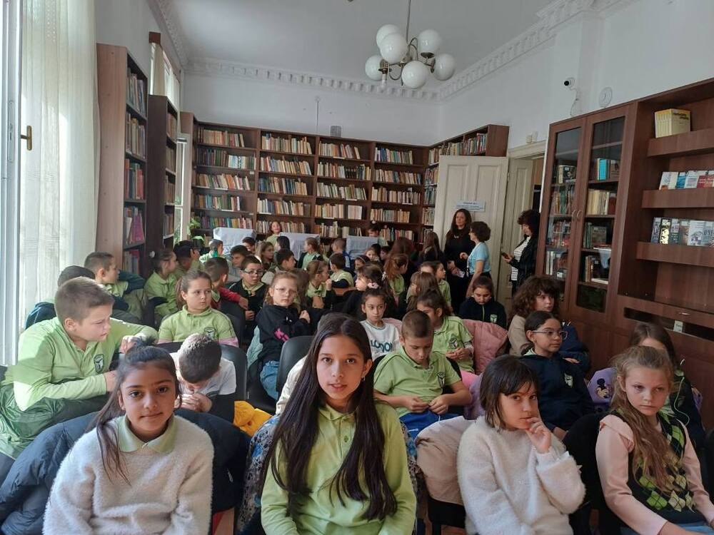 Над 1800 души са разгледали за седмица документална изложба в сливенската библиотека „Сава Доброплодни“