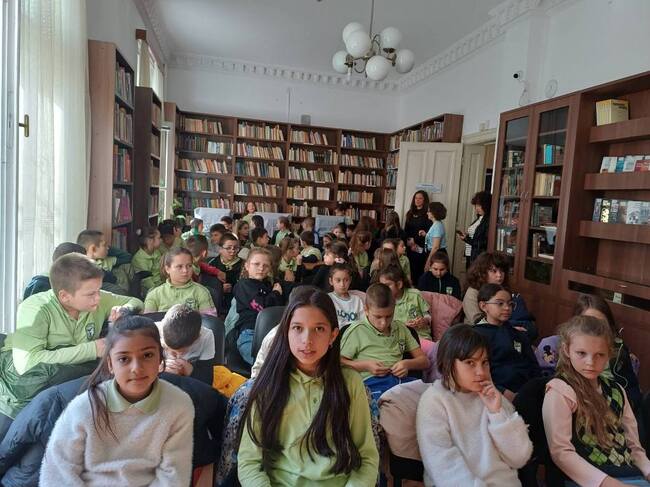 Над 1800 души са разгледали за седмица документална изложба в сливенската библиотека „Сава Доброплодни“