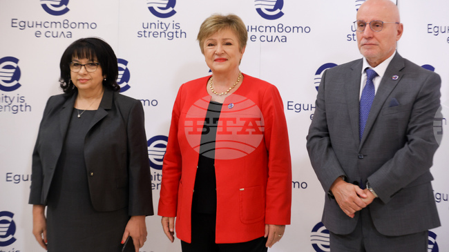 България е напълно готова да приеме еврото от 1 януари 2026 година, каза финансовият министър Теменужка Петкова 