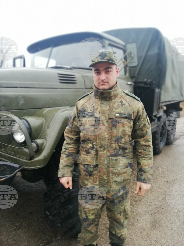 Военнослужещ от Сухопътните войски спаси от пожар пострадали при пътнотранспортно произшествие