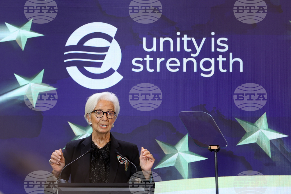  Вече 358 млн. европейци използват еврото всекидневно, написа във „Фейсбук“ президентът на ЕЦБ Кристин Лагард ден след като България стана 21-вият член на еврозоната