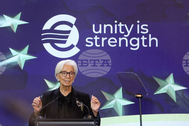  Вече 358 млн. европейци използват еврото всеки ден, написа във „Фейсбук“ президентът на ЕЦБ Кристин Лагард ден, след като България стана 21-вият член на еврозоната