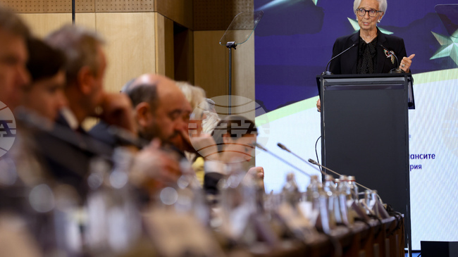 Присъединяването на България към еврото е начало на пътуване, а не край, не се поддавайте на умора от реформите, заяви в София президентът на ЕЦБ Кристин Лагард