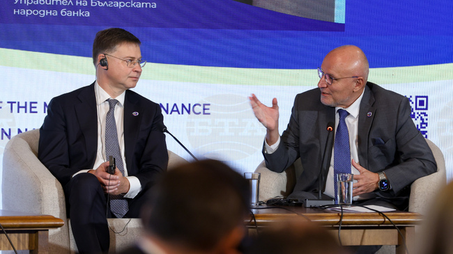 Еврото засилва устойчивостта на страните, присъединили се към еврозоната, посочи еврокомисар Домбровскис