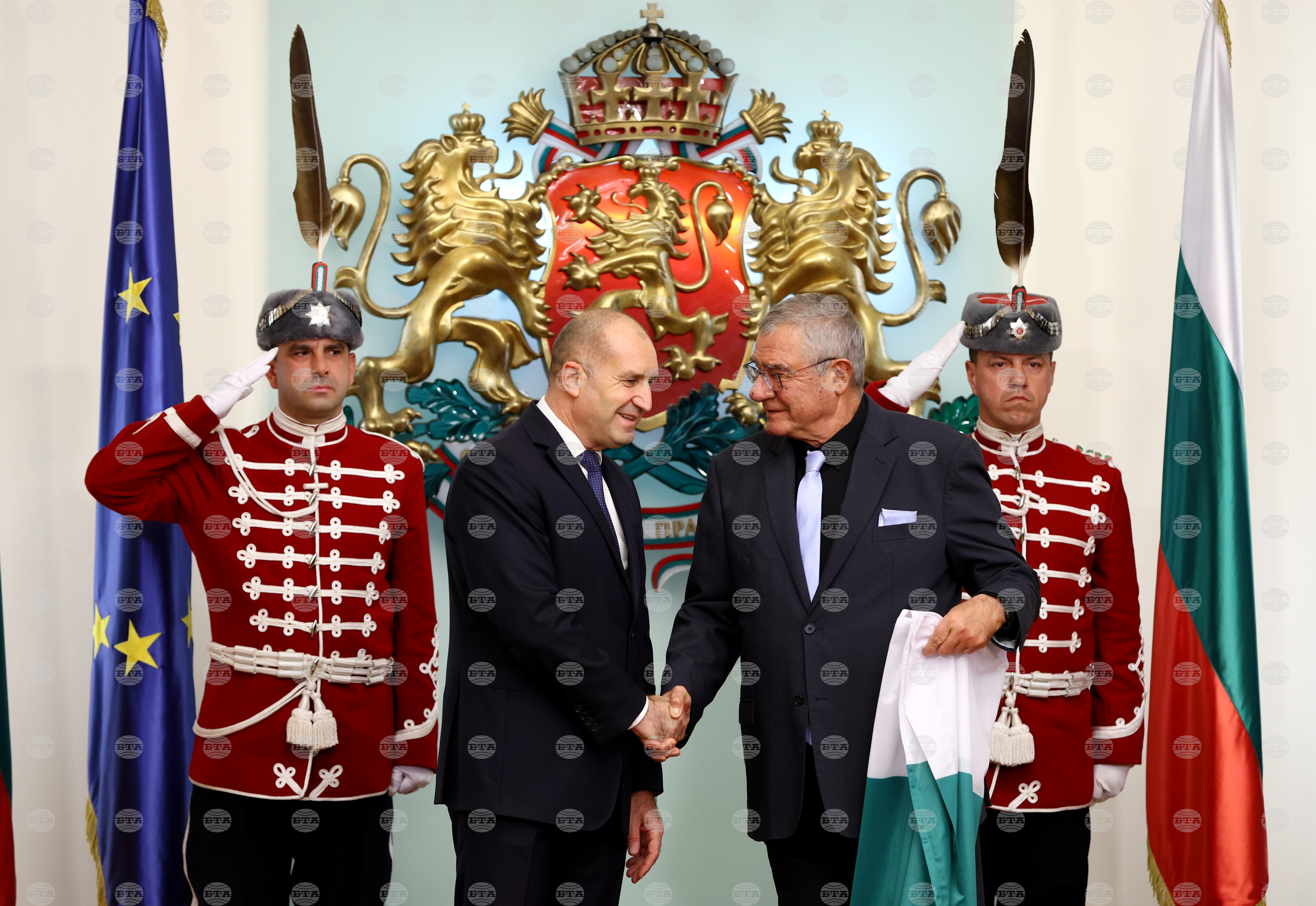 Predsednik Radev izročil državno zastavo 34. bolgarski antarktični ekspediciji