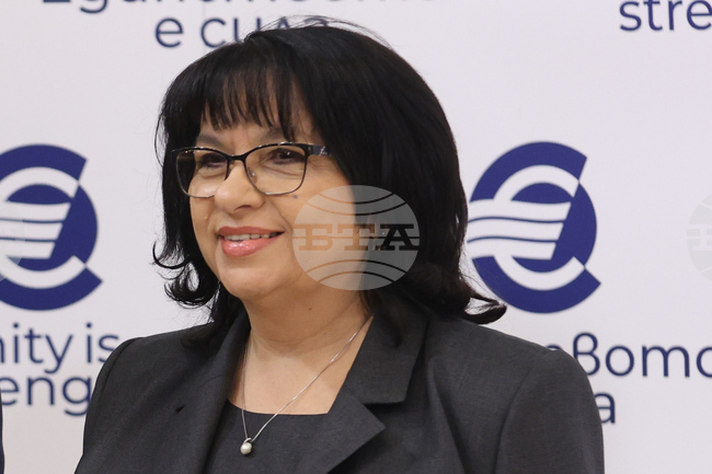 България ще заеме достойно своето място в еврозоната с покритите критерии за конвергенция, каза министърът на финансите Теменужка Петкова 