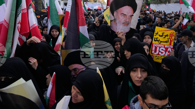 Иранците отбелязват годишнината от превземането на американското посолство през 1979 г. 