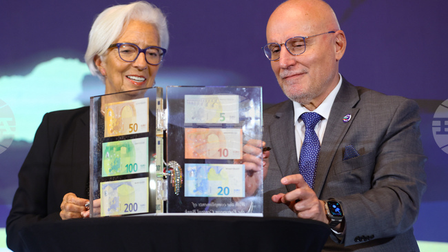 Кристин Лагард и Димитър Радев символично подписаха заедно евробанкноти