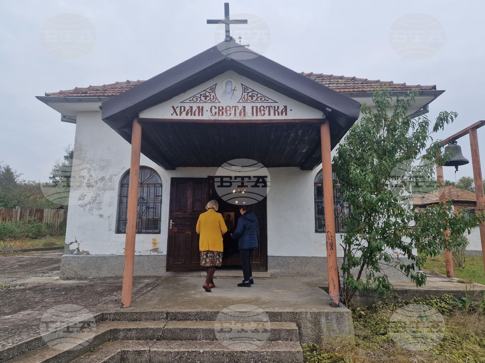 Построеният с дарения и доброволен труд храм "Света Петка" вече двайсет години е огнище на православната вяра в разградското село Раковски