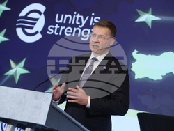 Валдис Домбровскис - пресконференция