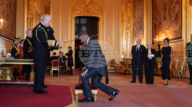 Дейвид Бекъм беше удостоен с рицарско звание за заслуги в спорта и благотворителната си дейност