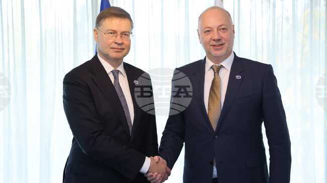 PM to EU Economy Commissioner: All Systems in Bulgaria Ready to Operate with Euro from January 1