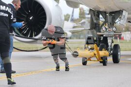 Летище „Васил Левски“ - опит за изтегляне на най-новия самолет - Airbus A220-300