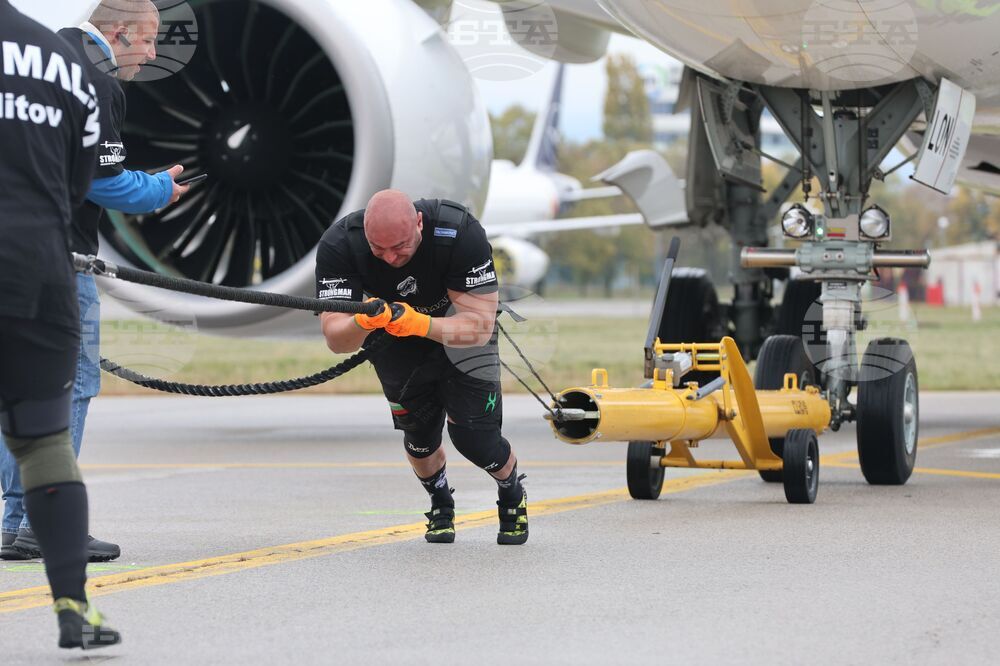 Летище „Васил Левски“ - опит за изтегляне на най-новия самолет - Airbus A220-300