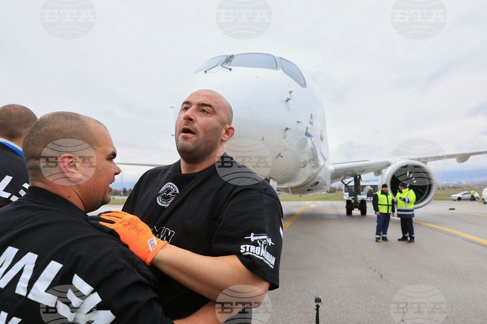 Летище „Васил Левски“ - опит за изтегляне на най-новия самолет - Airbus A220-300