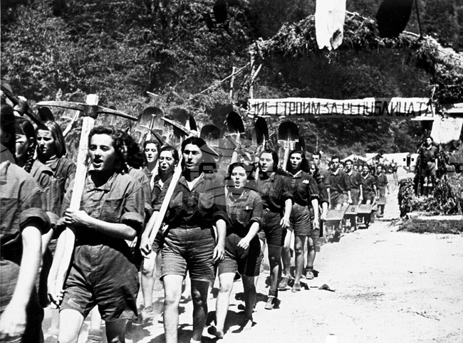 На 5 ноември 1947 г. е открит проходът Хаинбоаз