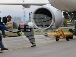 Летище „Васил Левски“ - опит за изтегляне на най-новия самолет - Airbus A220-300