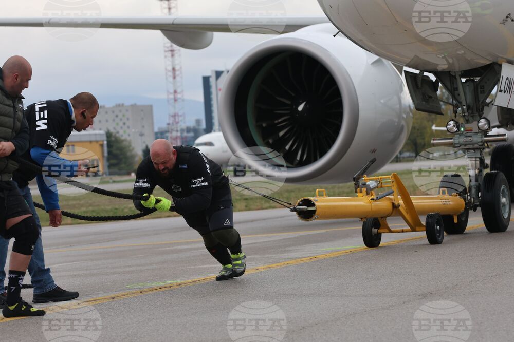 Летище „Васил Левски“ - опит за изтегляне на най-новия самолет - Airbus A220-300