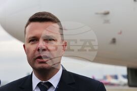 Летище „Васил Левски“ - опит за изтегляне на най-новия самолет - Airbus A220-300