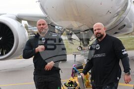 Летище „Васил Левски“ - опит за изтегляне на най-новия самолет - Airbus A220-300