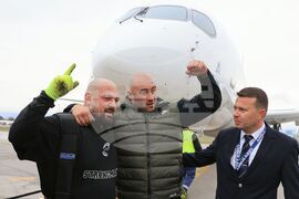 Летище „Васил Левски“ - опит за изтегляне на най-новия самолет - Airbus A220-300