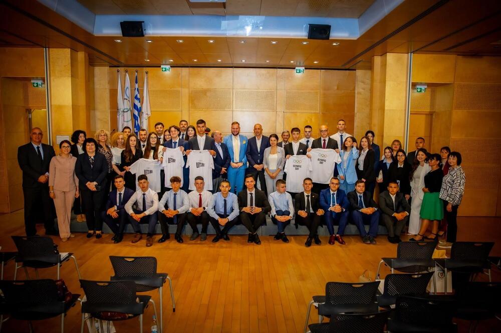 Началникът на кабинета на министъра на образованието Таня Михайлова и младите гвардейци на България представиха страната ни в Кипър и Италия