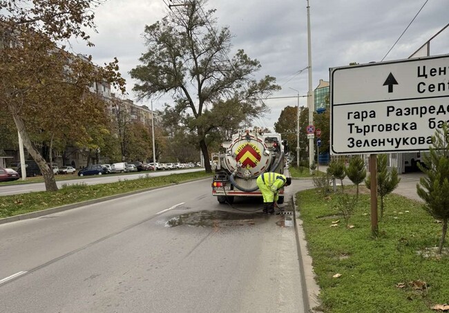 Община Русе: Продължава сезонното почистване на дъждоприемните шахти