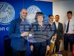 Началникът на кабинета на министъра на образованието Таня Михайлова и младите гвардейци на България представиха страната ни в Кипър и в Италия. Снимка: МОН