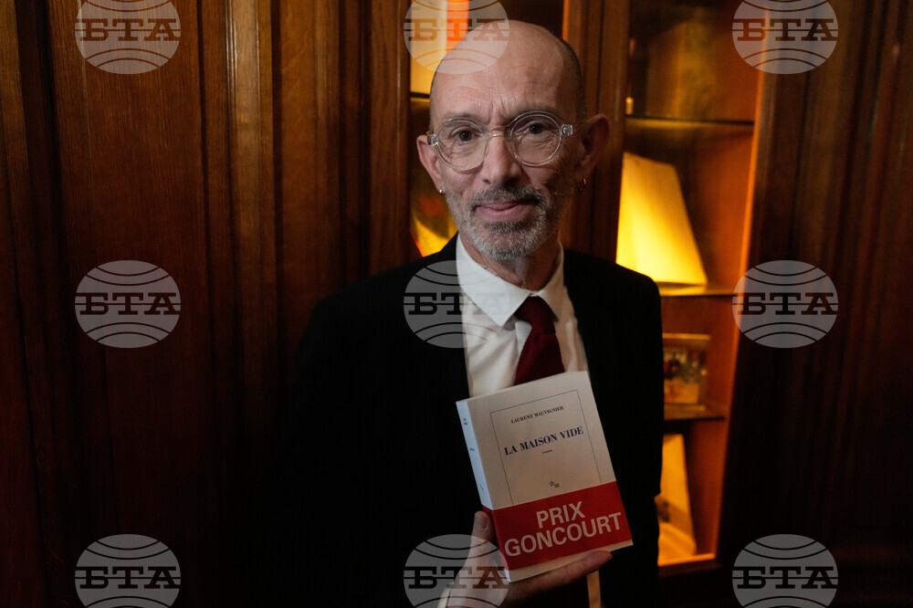 Лоран Мовиние спечели наградата "Гонкур" за романа си "Празната къща" 