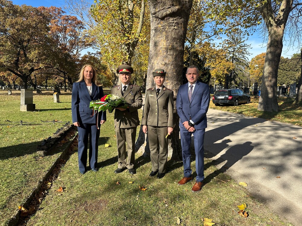 Посолството на България в Австрия отбеляза Архангелова задушница с полагането на венец пред българския военен паметник във Виена