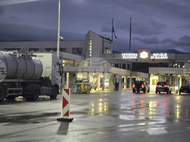 Седем мигранти са задържани на граничен преход "Кулата", каза старши комисар Петър Джигов