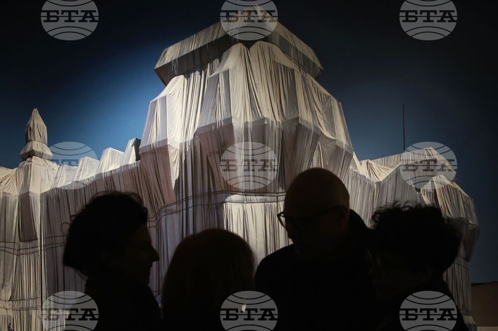 Exhibition Dedicated to Christo and Jeanne-Claude's Wrapped Reichstag Unveiled in Sofia