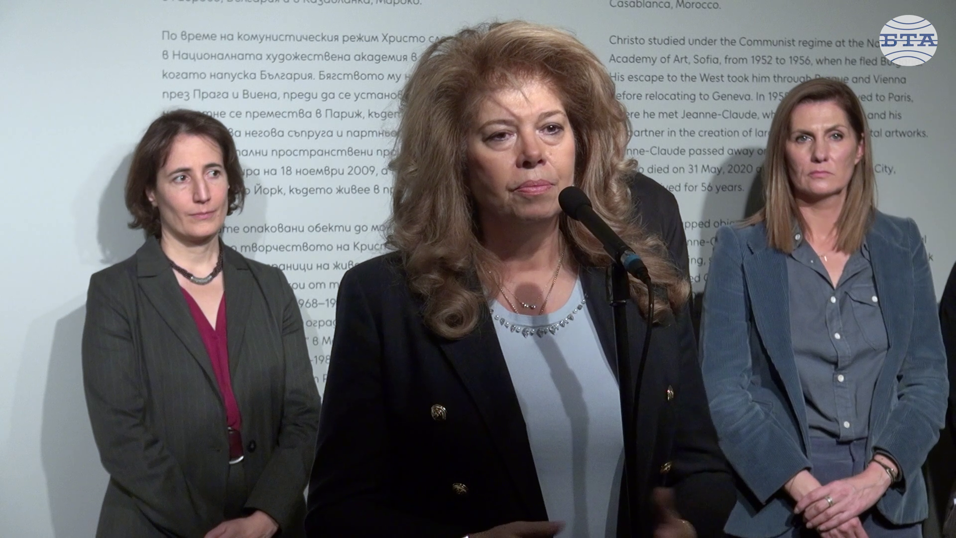 Сигурна съм, че днес Кристо и Жан-Клод са някъде високо на небето и опаковат звездите, каза вицепрезидентът Илияна Йотова