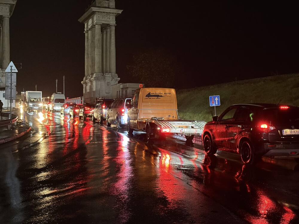 ОА Русе: Близо 200 автомобила преминаха от България към Румъния веднага при отварянето на Дунав мост при Русе – Гюргево за леки коли 
