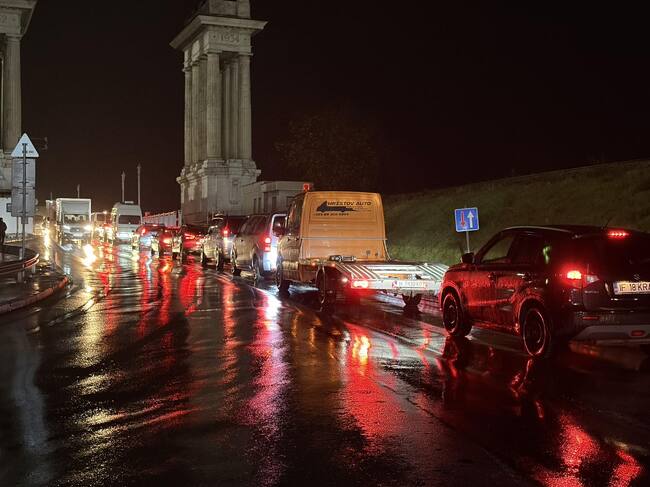 ОА Русе: Близо 200 автомобила преминаха от България към Румъния веднага при отварянето на Дунав мост при Русе – Гюргево за леки коли 