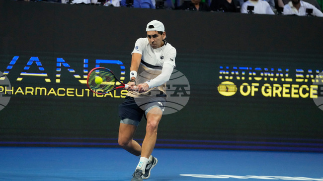 Играчи извън Топ 50 се класираха за полуфиналите на турнира по тенис в Рио де Жанейро