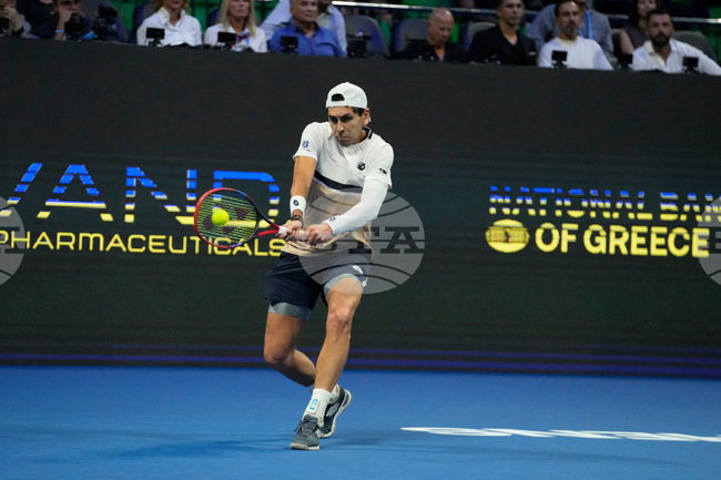 Играчи извън Топ 50 се класираха за полуфиналите на турнира по тенис в Рио де Жанейро