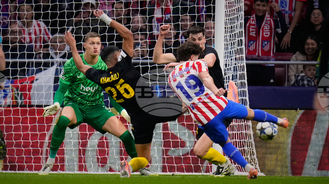 Хулиан Алварес изпревари Лионел Меси по брой на голове в първите си мачове в Шампионската лига