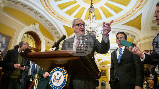 Лидерът на демократите в Сената в САЩ разкритикува плана за управляването на Венецуела