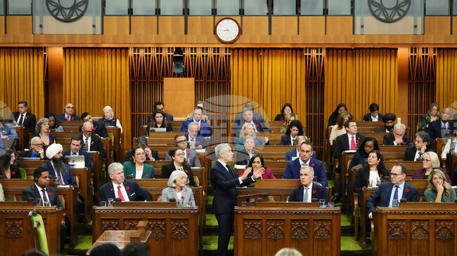 Депутат от канадската опозиция се присъедини към управляващата партия