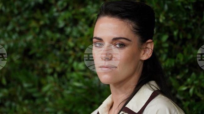 Кристен Стюарт е „ядосана“, че Холивуд е направил крачка назад по отношение равенството на половете