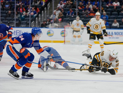 Bruins Islanders Hockey