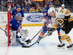 Bruins Islanders Hockey