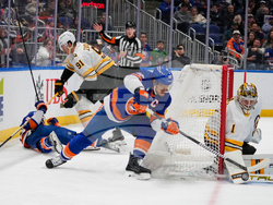 Bruins Islanders Hockey
