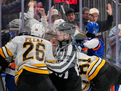 Bruins Islanders Hockey