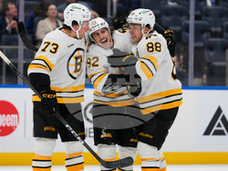 Bruins Islanders Hockey