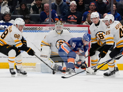Bruins Islanders Hockey